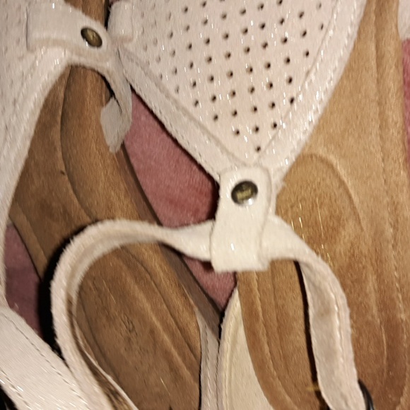 Ugg Sandles - Picture 4 of 7